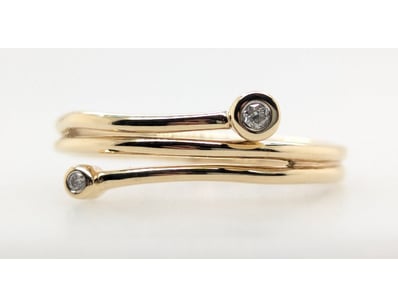 9CT YELLOW GOLD DIAMOND RING


583010+234


