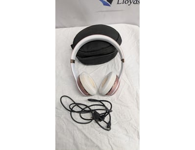 UNRESERVED Airport - Lost Property (A980) - Lot 250