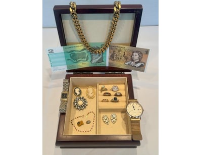 Curios & Collectables (A977) - Lot 2005