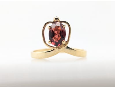 10CT YELLOW GOLD GARNET RING


583010+236


