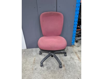 Fabric office chair, red finish.

