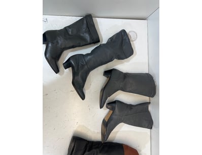 Entire Vintage Clothing Store Liquidation (ON11... - Lot 450