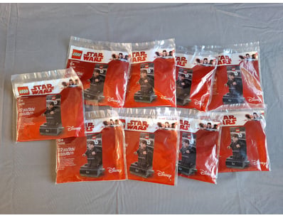 **UNRESERVED** LIFETIME COLLECTION OF LEGO PART... - Lot 383