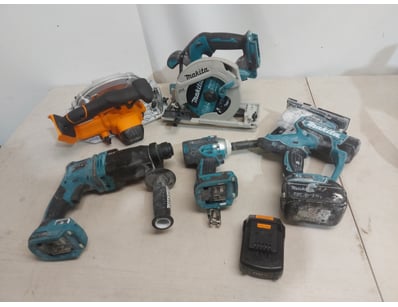 4 x Makita power tools, 1 x Triton XT Ciircular Sa...