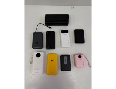 8x Powerbanks and 1 Charging Station 

SOLD AS LOT...