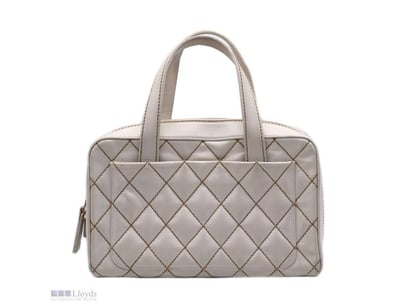 CHANEL WHITE WILD STITCH LEATHER BAG

Exterior Mat...