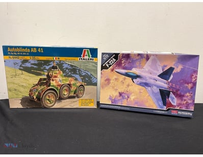 LOT OF 2 UNASSEMBLED SCALE MODEL KITS - ITALERI AU...
