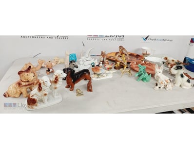 ASSORTED CERAMIC AND PORCELAIN ANIMAL FIGURINES AN...