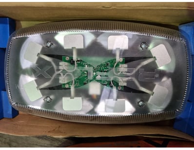 Automotive lighting assembly featuring dual haloge...