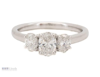 18K WHITE GOLD DIAMOND BAND     

 3 Oval Brillian...