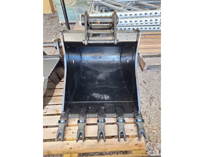 Machinery, Trucks & Attachments - Lot 22