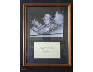 FRAMED SIGNED PHOTOGRAPH - BILLY MOTT, PHILADELPHI...