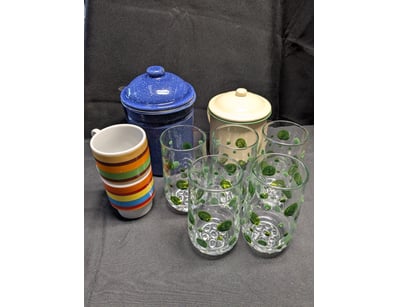 KITCHENWARE COLLECTION - ENAMELWARE COOKWARE AND G...