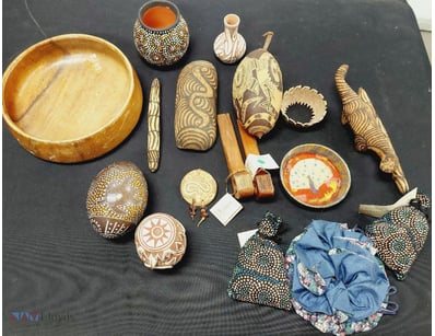INDIGENOUS AUSTRALIAN CARVED WOODEN ARTIFACTS AND ...