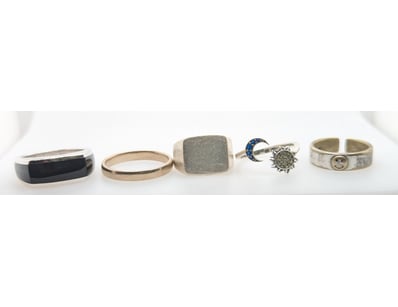 UNRESERVED Airport - Lost Property (A980) - Lot 559