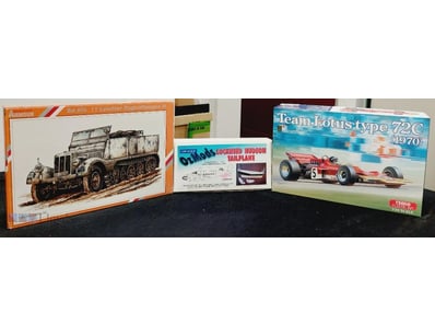 VINTAGE SCALE MODEL KIT COLLECTION - MILITARY VEHI...
