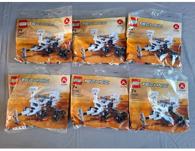**UNRESERVED** LIFETIME COLLECTION OF LEGO PART... - Lot 388