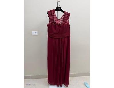 BURGUNDY LACE BODICE PLEATED EVENING GOWN

Item Si...