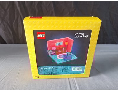 **UNRESERVED** LIFETIME COLLECTION OF LEGO PART... - Lot 292