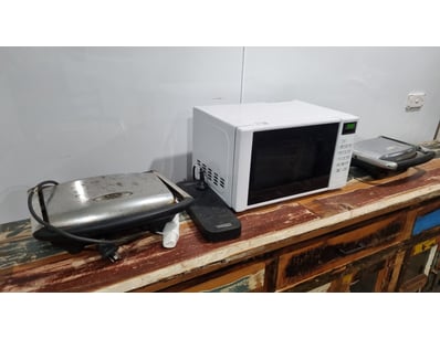 MOSTLY UNRESERVED 4x4 WORKSHOP BUSINESS CLOSURE... - Lot 125