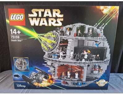 **UNRESERVED** LIFETIME COLLECTION OF LEGO PART... - Lot 102