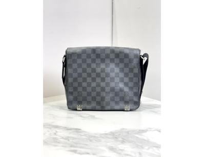 Designer Vault (A979) - Lot 6829
