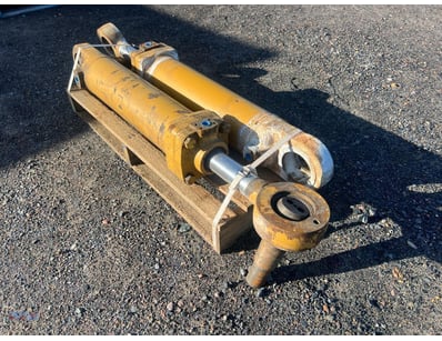 Pair of Heavy-Duty Hydraulic Tilt / Steering Rams
...