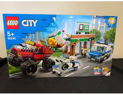 **UNRESERVED** LIFETIME COLLECTION OF LEGO PART... - Lot 517