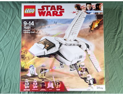 **UNRESERVED** LIFETIME COLLECTION OF LEGO PART... - Lot 317