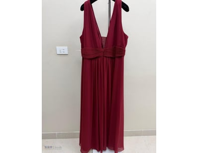 BURGUNDY PLEATED EMPIRE WAIST EVENING GOWN

Item S...