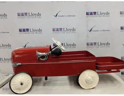 VINTAGE CYCLOPS PEDAL CAR - RED WITH WHITE TRIM

C...