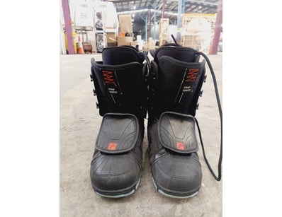 Head Next Edge men's ski boots.
Size: 235

