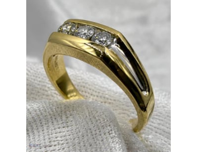 10K YELLOW & WHITE GOLD DIAMOND SIGNET RING 

Th...