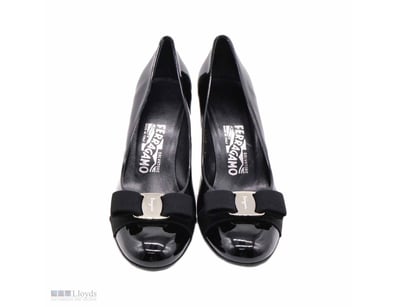 SALVATORE FERRAGAMO BLACK VARA BOW PUMPS

Material...
