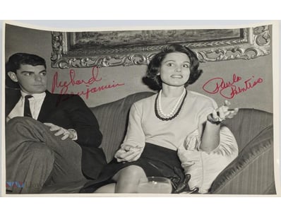 SIGNED PHOTOGRAPH OF RICHARD BENJAMIN AND PAULA PR...