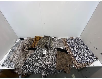 Entire Vintage Clothing Store Liquidation (ON11... - Lot 133