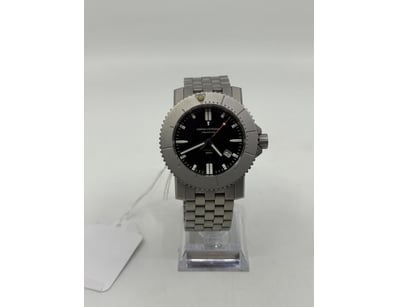 Affordable Watch Market (A987) - Lot 6400