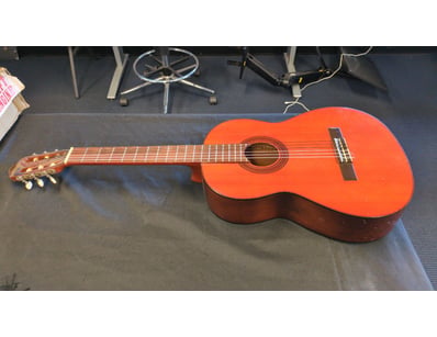 VINTAGE YAMAHA CLASSICAL ACOUSTIC GUITAR

Item S...