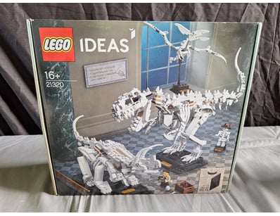 **UNRESERVED** LIFETIME COLLECTION OF LEGO PART... - Lot 188