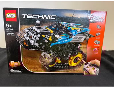 **UNRESERVED** LIFETIME COLLECTION OF LEGO PART... - Lot 641