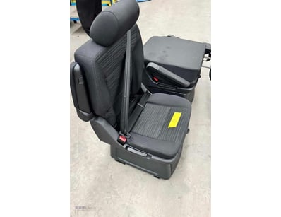 2x Volkswagen Multivan Captain Seats (Cloth)

In...