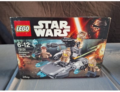 **UNRESERVED** LIFETIME COLLECTION OF LEGO PART... - Lot 297