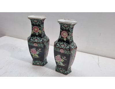 PAIR OF CHINESE FAMILLE NOIRE HEXAGONAL VASE WITH ...