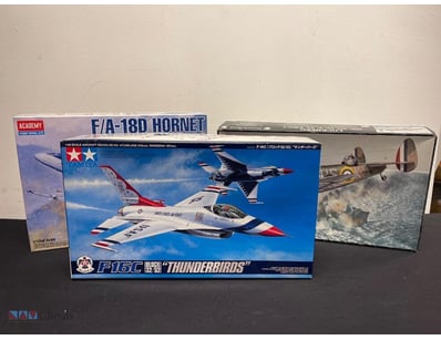 LOT OF 4 VINTAGE AIRCRAFT MODEL KITS - F/A-18D HOR...
