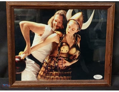 AUTOGRAPHED PHOTOGRAPH OF JULIANNE MOORE.

Item Si...