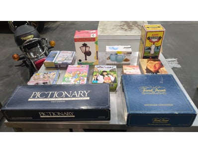 Assorted Homewares Items Including Board Games, Bo...