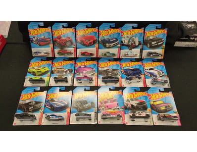18X ASSORTED HOT WHEELS CARS INCLUDING CORVETTE C6...