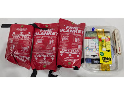 Lot comprising three red fire blankets (1.2m x 1.2...