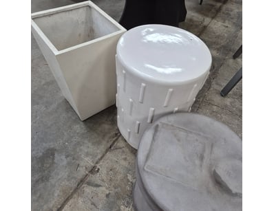 X3 pot plats/stands 

Sold as lot

