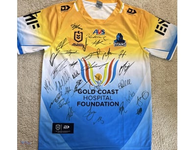 GOLD COAST TITANS SQUAD SIGNED 2026 JERSEY 

A Gol...